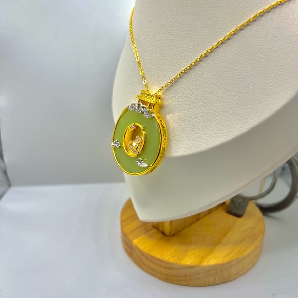 Green Round Jade Gold Chain Necklace with Czs - Picture 4 of 5